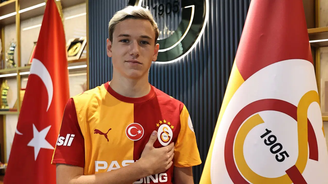 Aleksey Batrakov'dan imza sonrası ilk açıklama: 'Şampiyonlar Ligi'nde oynamak hayaldi'