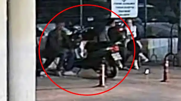 Refakatçi gibi gelip 3 motosiklet çaldılar!