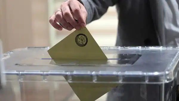 Esenyurt seçim anketi sonuçları: Zirvede hangi parti var?