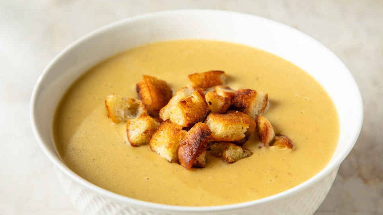 Sofraların altın başlangıcı: Lokanta usulü süzme mercimek tarifi