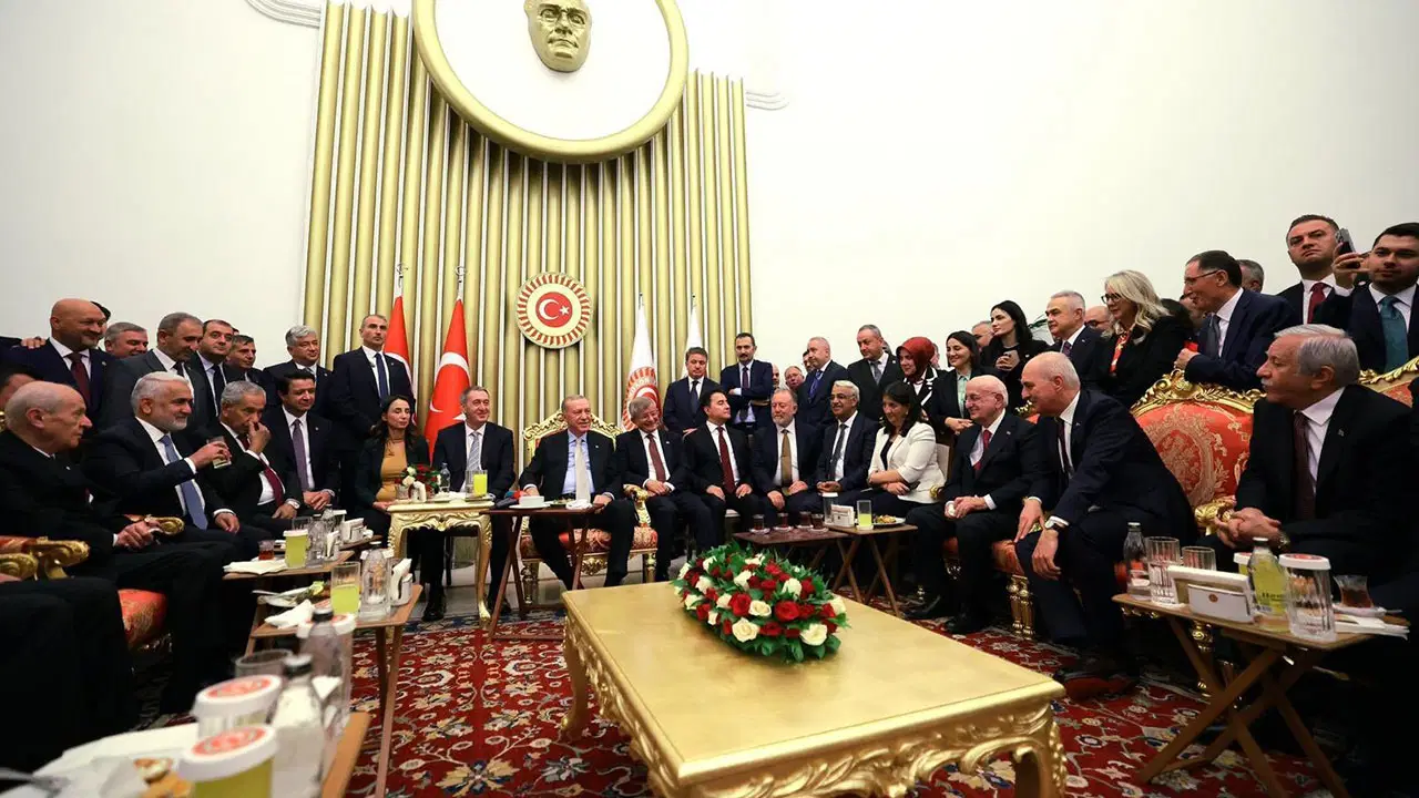 Meclis'teki karelere ilk yorum AKP'li isimden geldi: 'Başarılırsa seçim ittifakına dönüşebilir'
