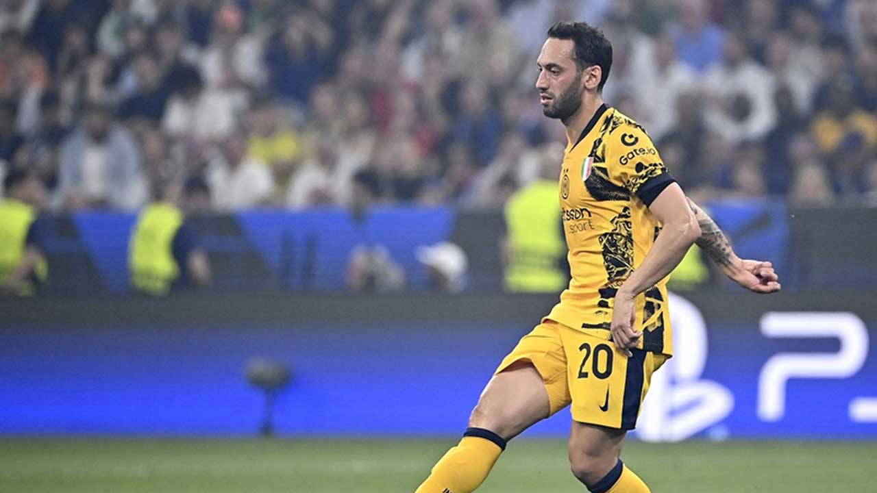 Inter'e Hakan Çalhanoğlu'ndan kötü haber!