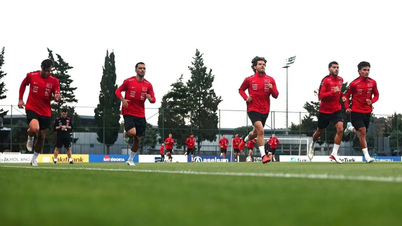Fransa maçı öncesi A Milli Futbol Takımı idmanında iki eksik!