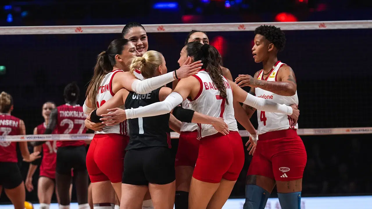 Kanada engelini geçtik... Filenin Sultanları, Milletler Ligi'nde yarı finalde