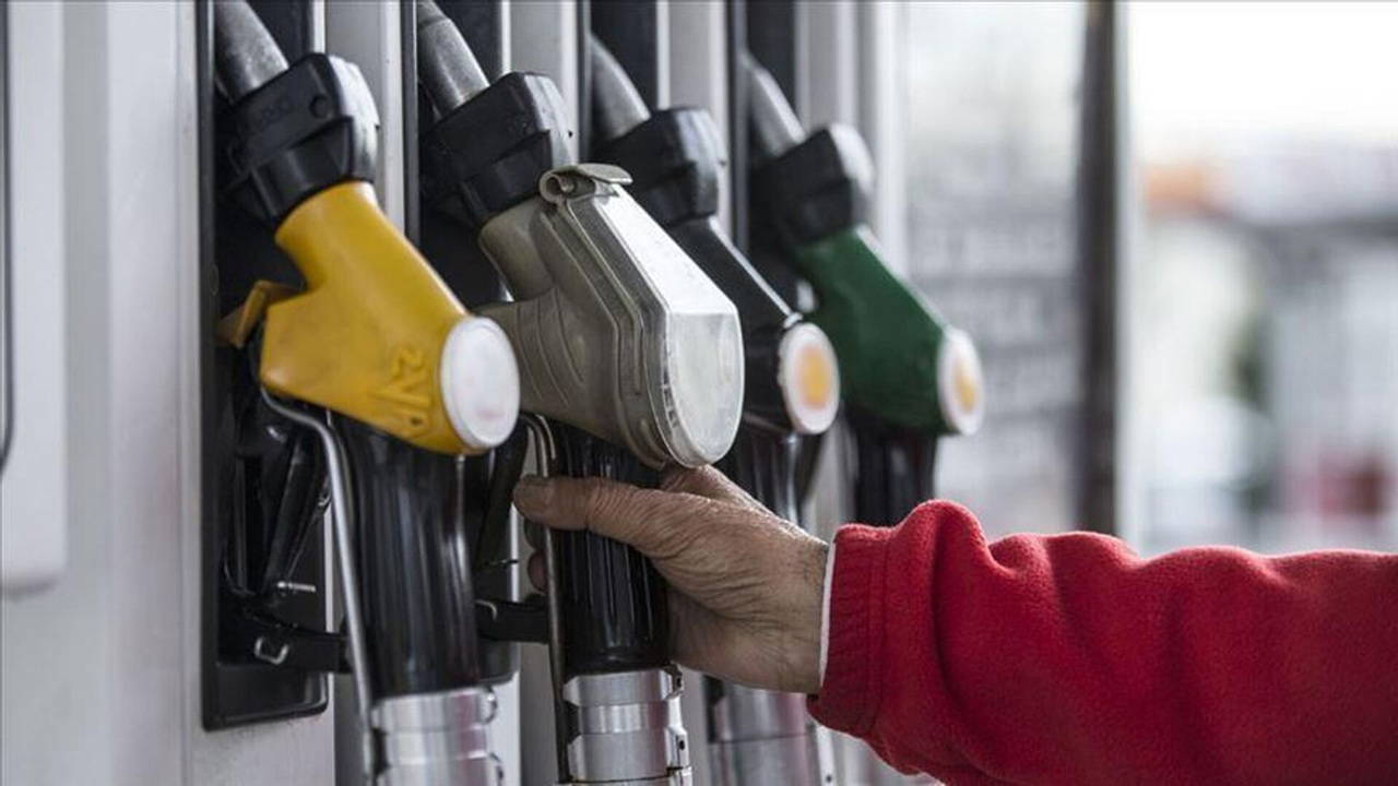 Benzin fiyatlarına zam geldi: Rakamlar 50 TL'yi aştı!