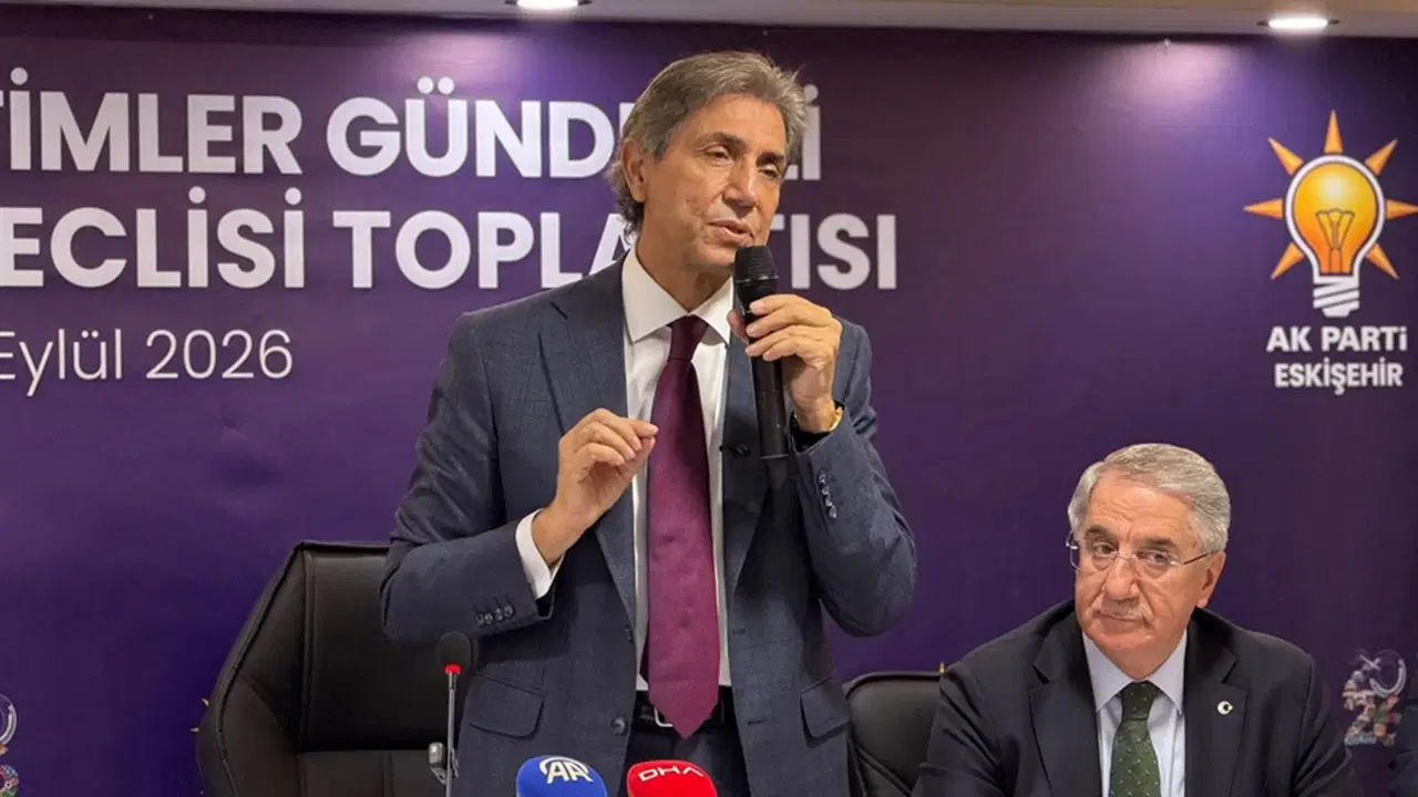AKP'li Mustafa Demir: CHP'nin iki yakası bir araya gelmeyecek