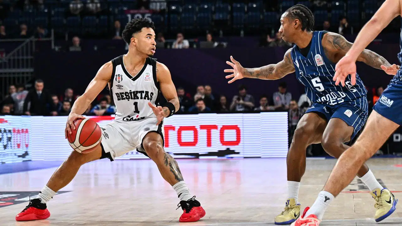 Siyah-beyazlılar final biletini kaptı