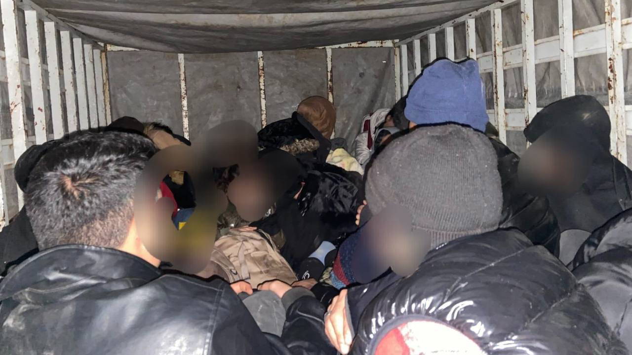 Çanakkale'de göçmen kaçakçılığı operasyonu: 79 kişi yakalandı!