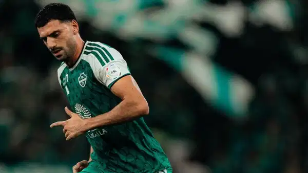 Rakip soyunma odasına gitti: Merih Demiral'dan kendisiyle ilgili yapılan paylaşıma sert tepki