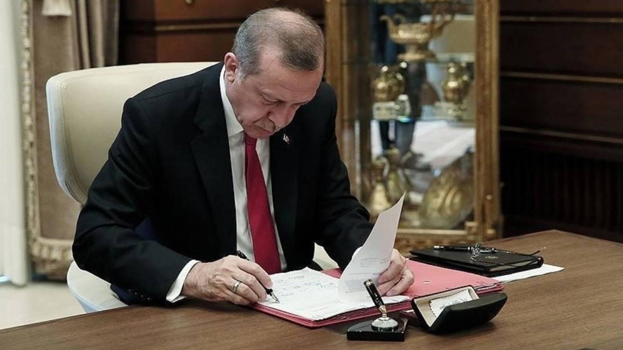 Resmi Gazete'de yayımlandı: Bakanlıklarda ve bürokraside üst düzey görevden almalar