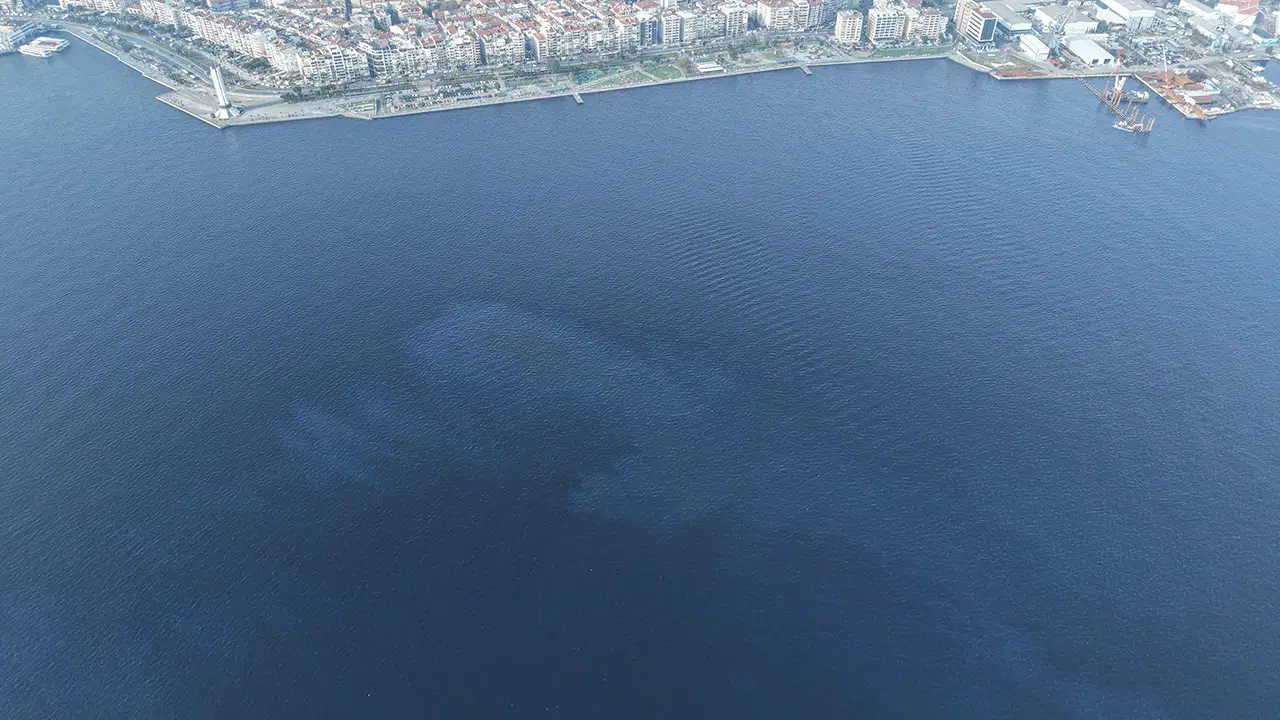 İzmir körfezi bir kez daha kirletildi