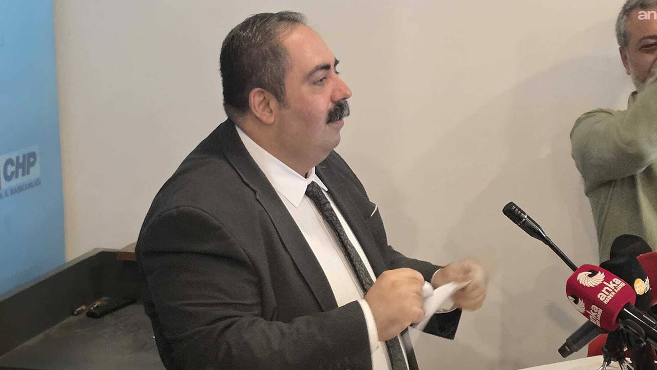 Görevden alınan CHP Malatya İl Başkanı Yıldız kağıdı yırttı: 'AKP'nin yargı eliyle atadığı hiçbir ismi kabul etmiyorum'