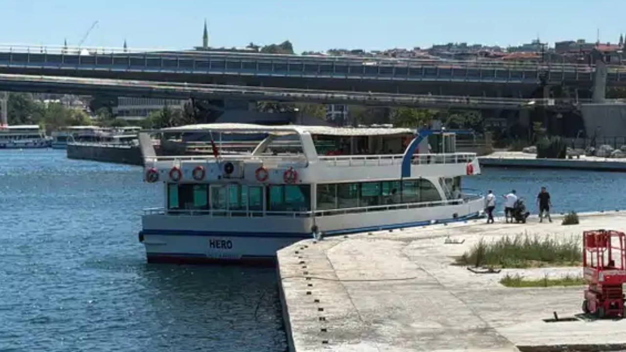 Haliç'te tekne Atatürk Köprüsü'ne çarptı, gemi personeli hayatını kaybetti; kaptan adliyeye sevk edildi