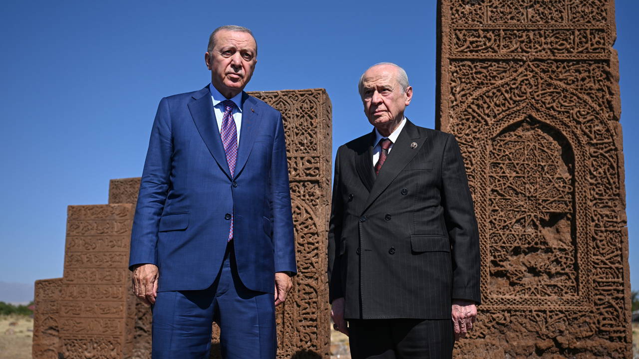 Cumhur İttifakı ortakları Ahlat'ta Selçuklu Mezarlığı'nda: Erdoğan ve Bahçeli bir araya geldi