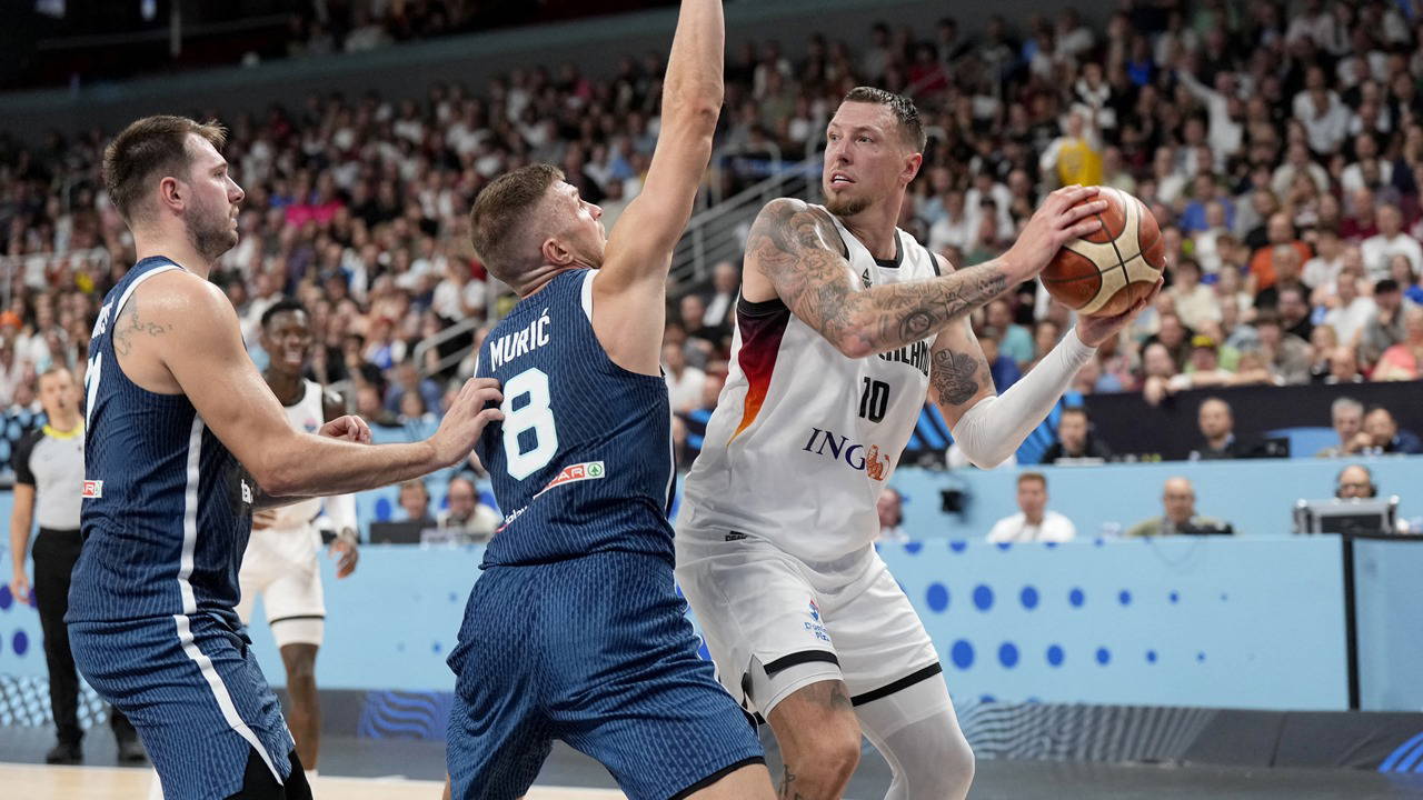 Almanya, Slovenya'yı devirerek yarı finale yükseldi!