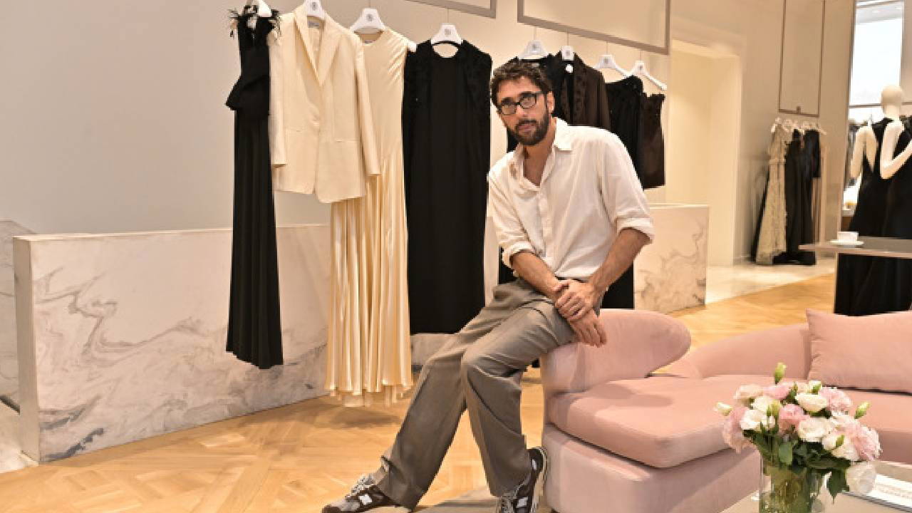 Alberta Ferretti’nin ‘modern romantizmi’: Lorenzo Serafini ile yeni tasarım dünyasını konuştuk