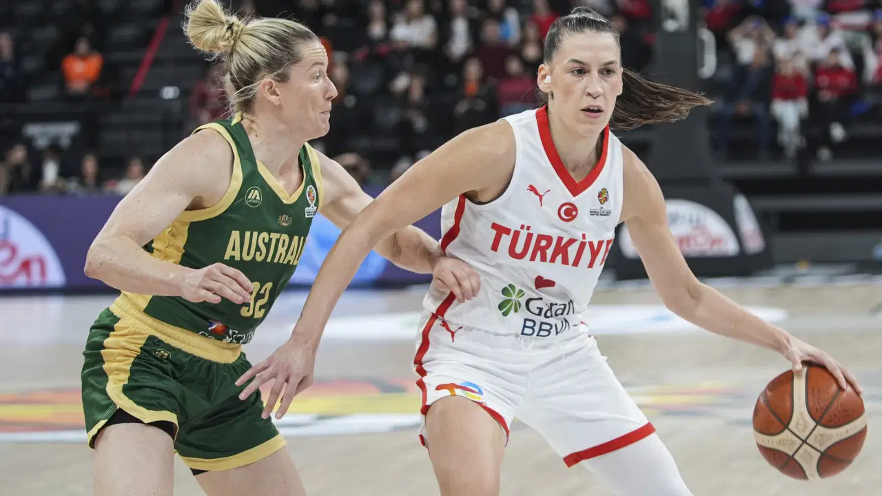 Potanın Perileri Avustralya'ya takıldı!