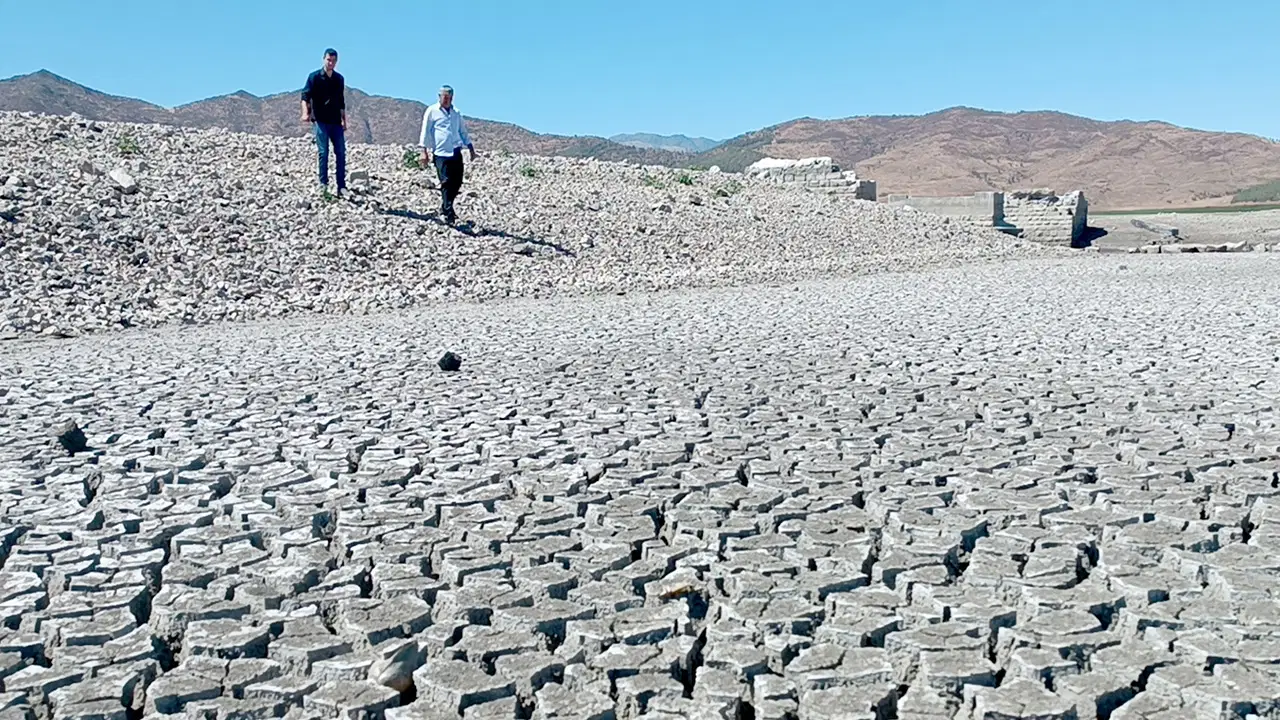 Tahtaköprü Barajı’nda su seviyesi yüzde 6’ya düştü; kuraklık dronla görüntülendi