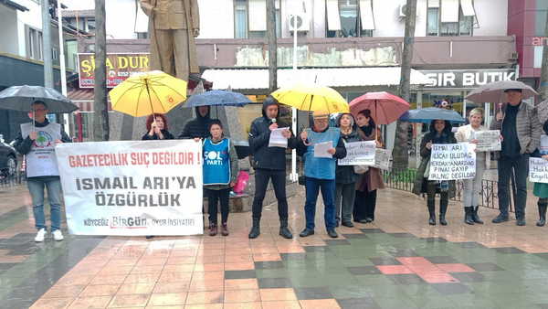 Gazeteci İsmail Arı'nın tutuklanması Köyceğiz'de protesto edildi: 'Yazdıklarından değil, yazacaklarından dolayı tutuklandı'