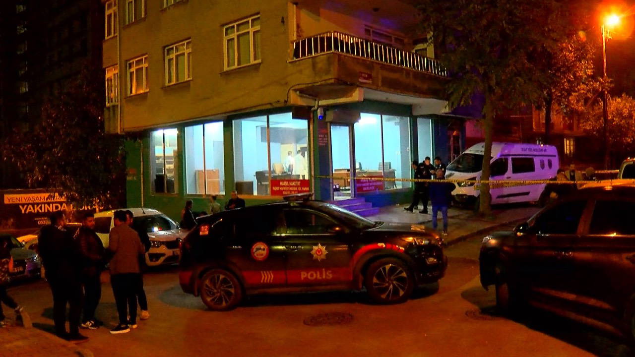Küçükçekmece'de iş yerinde silah sesi duyan mahalleli ekiplere haber verdi; 1 kişi ölü bulundu