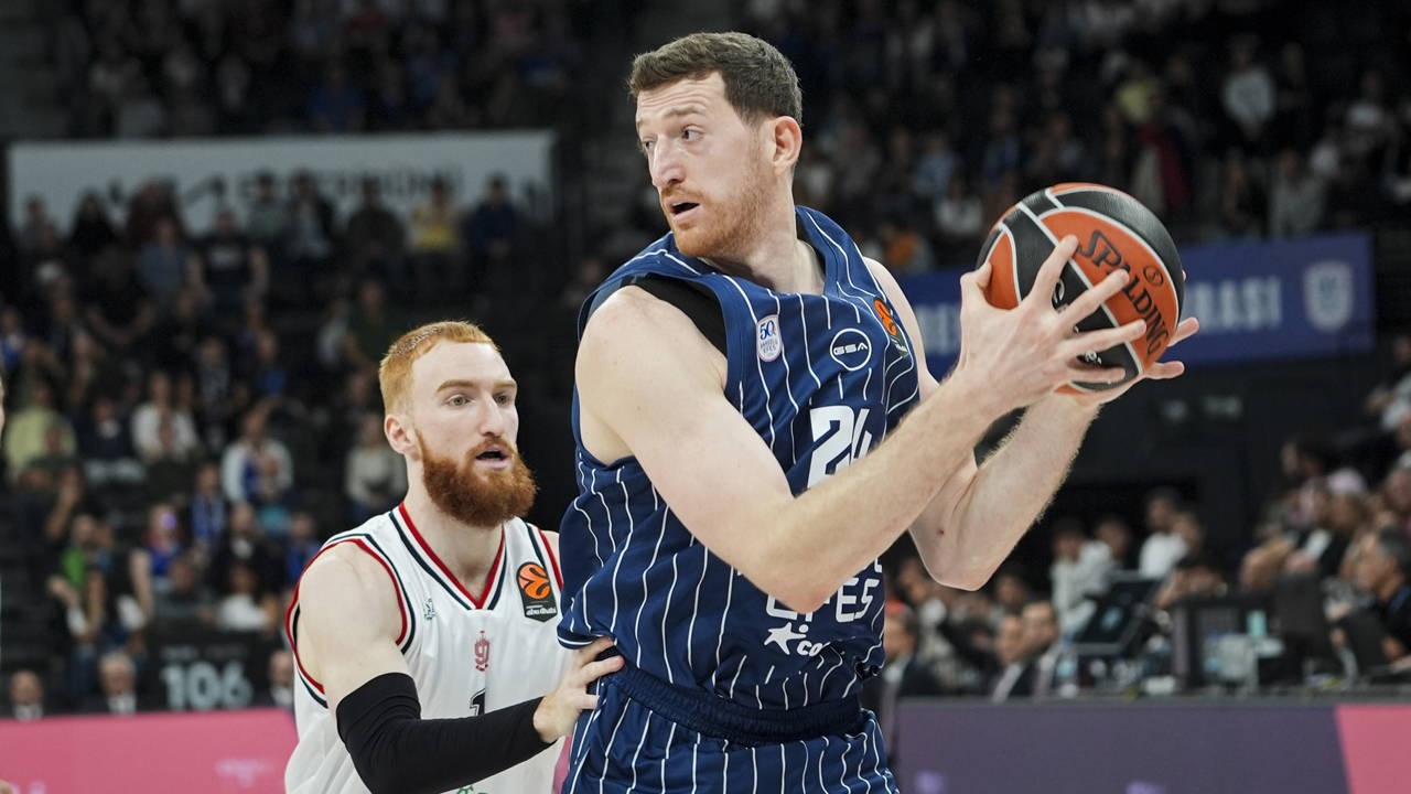 Anadolu Efes, Virtus Bologna deplasmanında