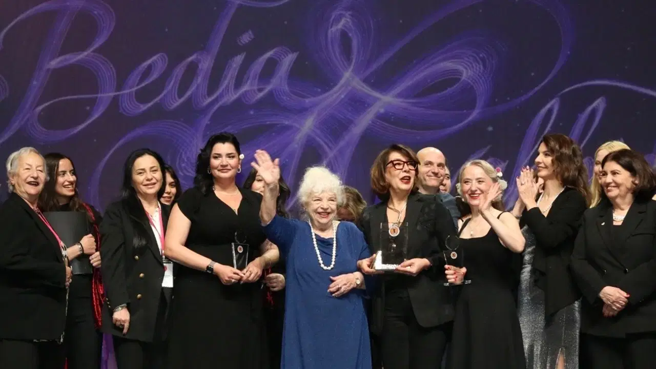 Bedia Muvahhid Ödülü'nü Verit ve Akkuş paylaştı
