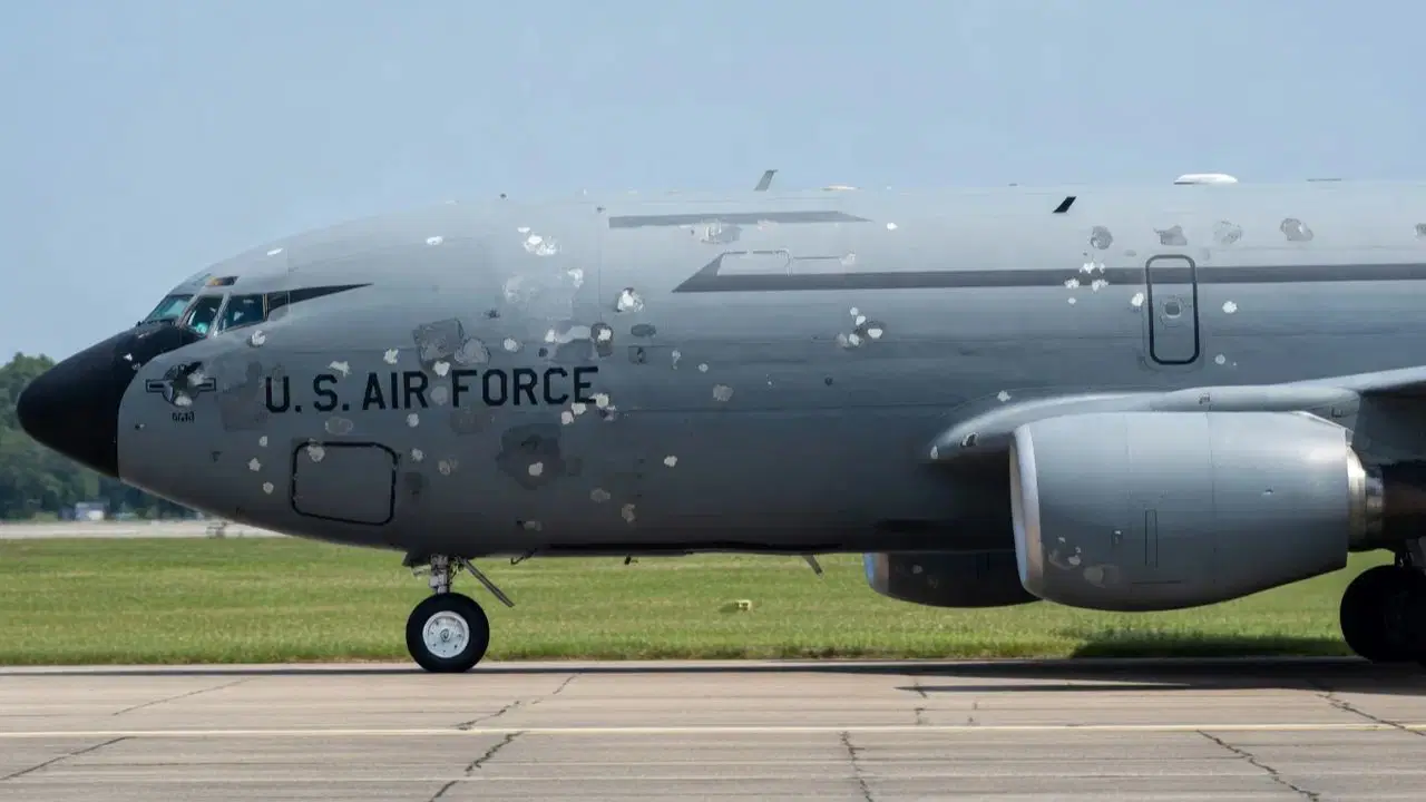 İngiltere’de ortaya çıktı: ABD tanker uçağında şarapnel izleri