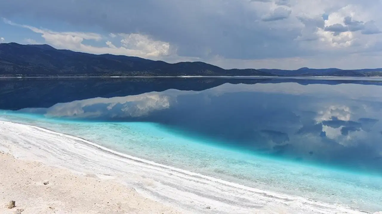 Salda Gölü alarm veriyor: Su seviyesi hızla düşüşte!