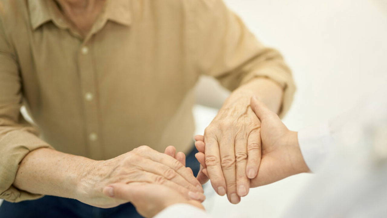 Titreme olmadan da Parkinson olabilir: Sinsi belirtilere dikkat!