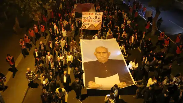 Diyarbakır'da 'Düşman' operasyonu: DEM Partililer gözaltına alındı