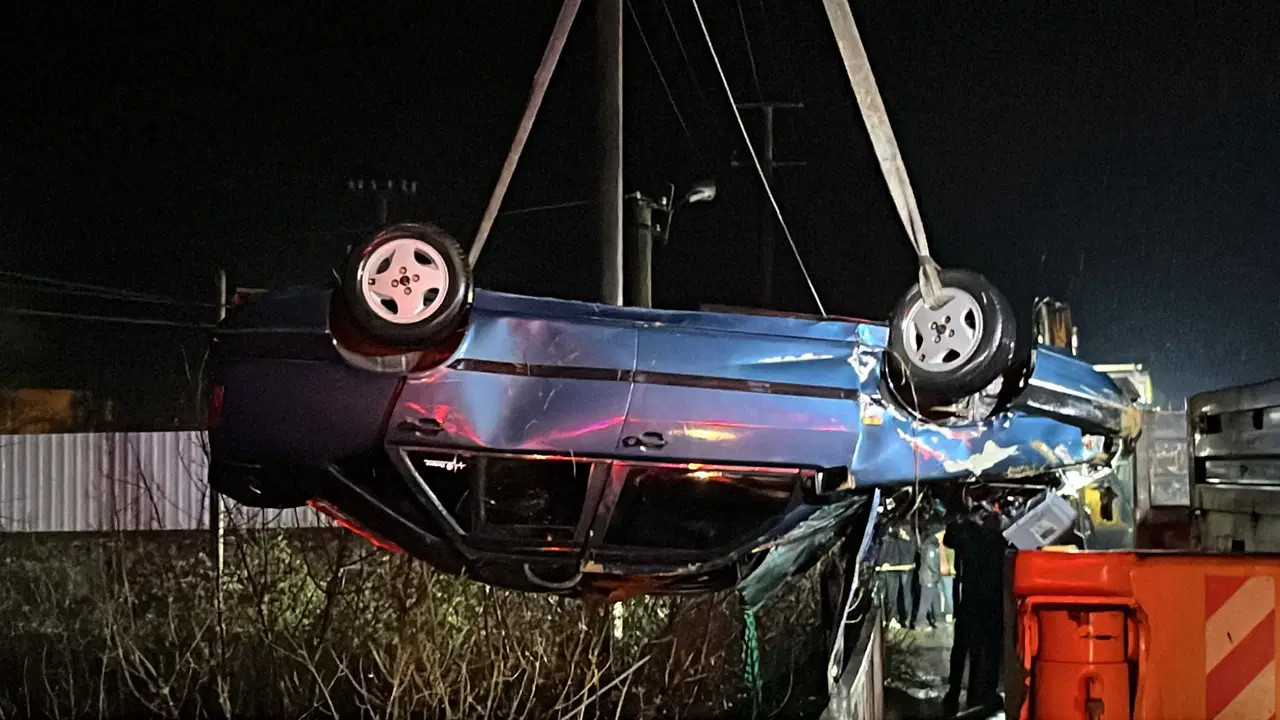 Otomobil çaya düştü, baba ve oğlu hayatını kaybetti