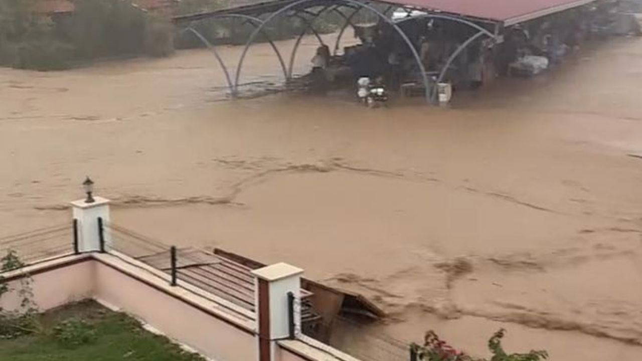 Foça sular altında