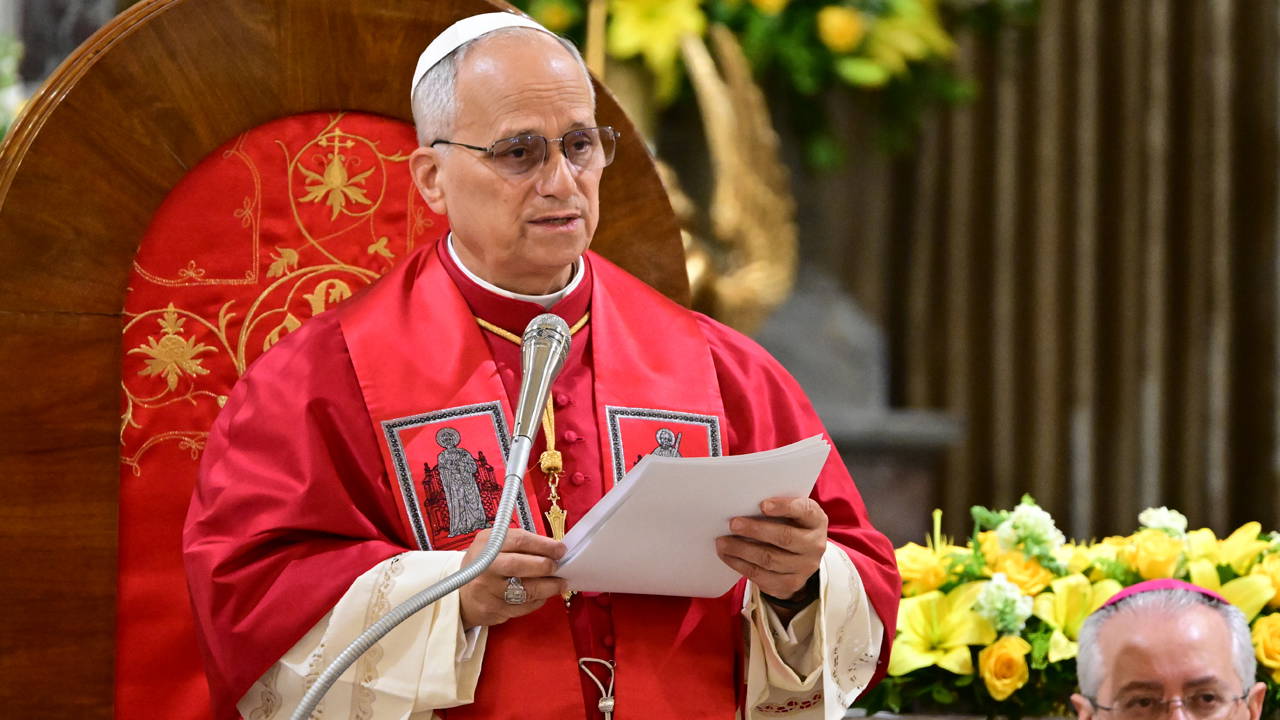 Papa 14. Leo, İstanbul'daki Saint Esprit Katedrali'ni ziyaret etti