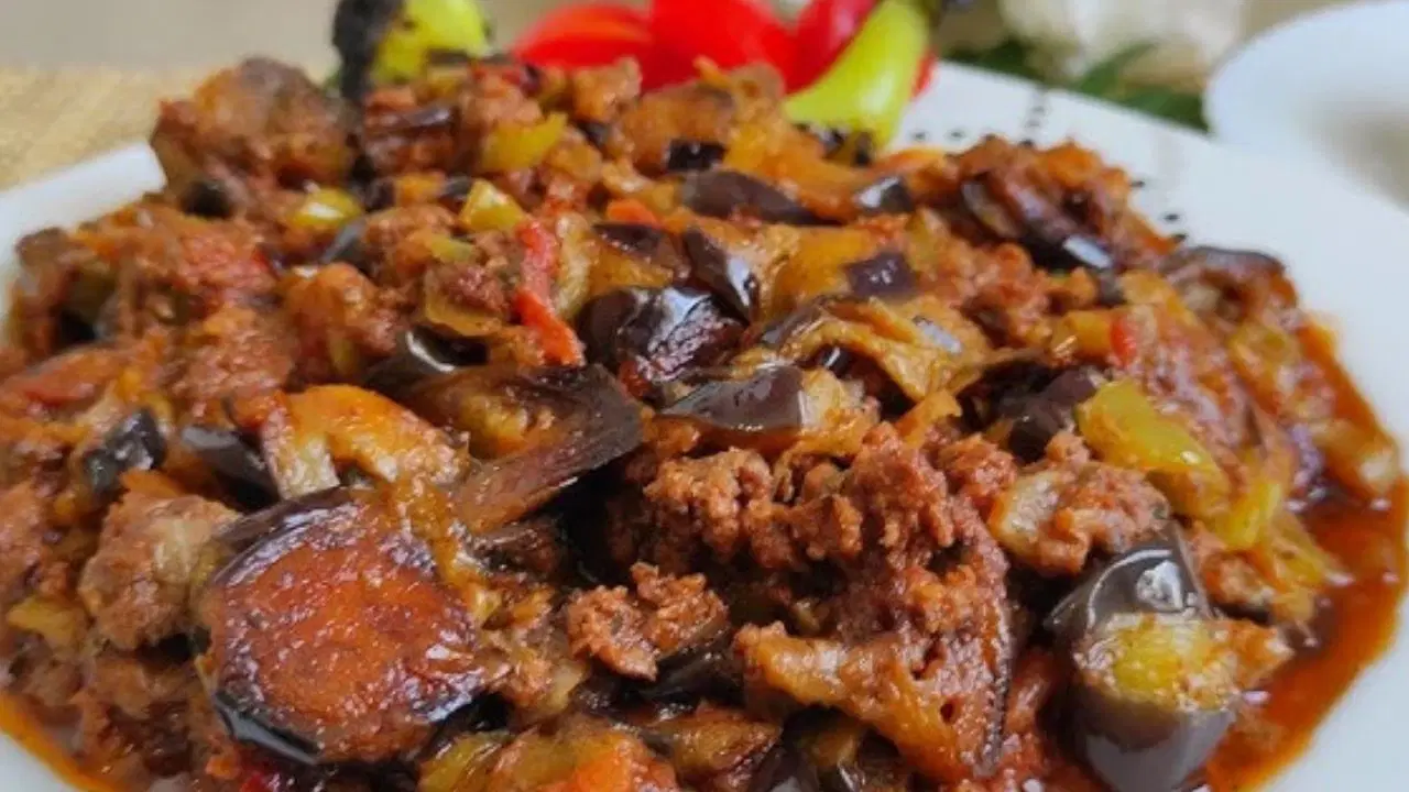 Daha hafif, daha lezzetli: Kızartmadan patlıcan musakka tarifi