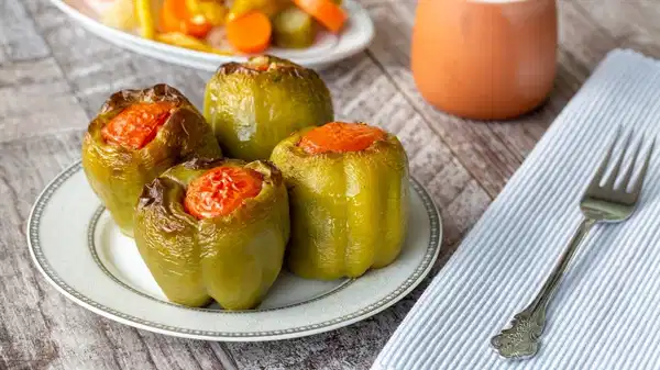 Yaz sofralarının vazgeçilmezi: Zeytinyağlı biber dolması