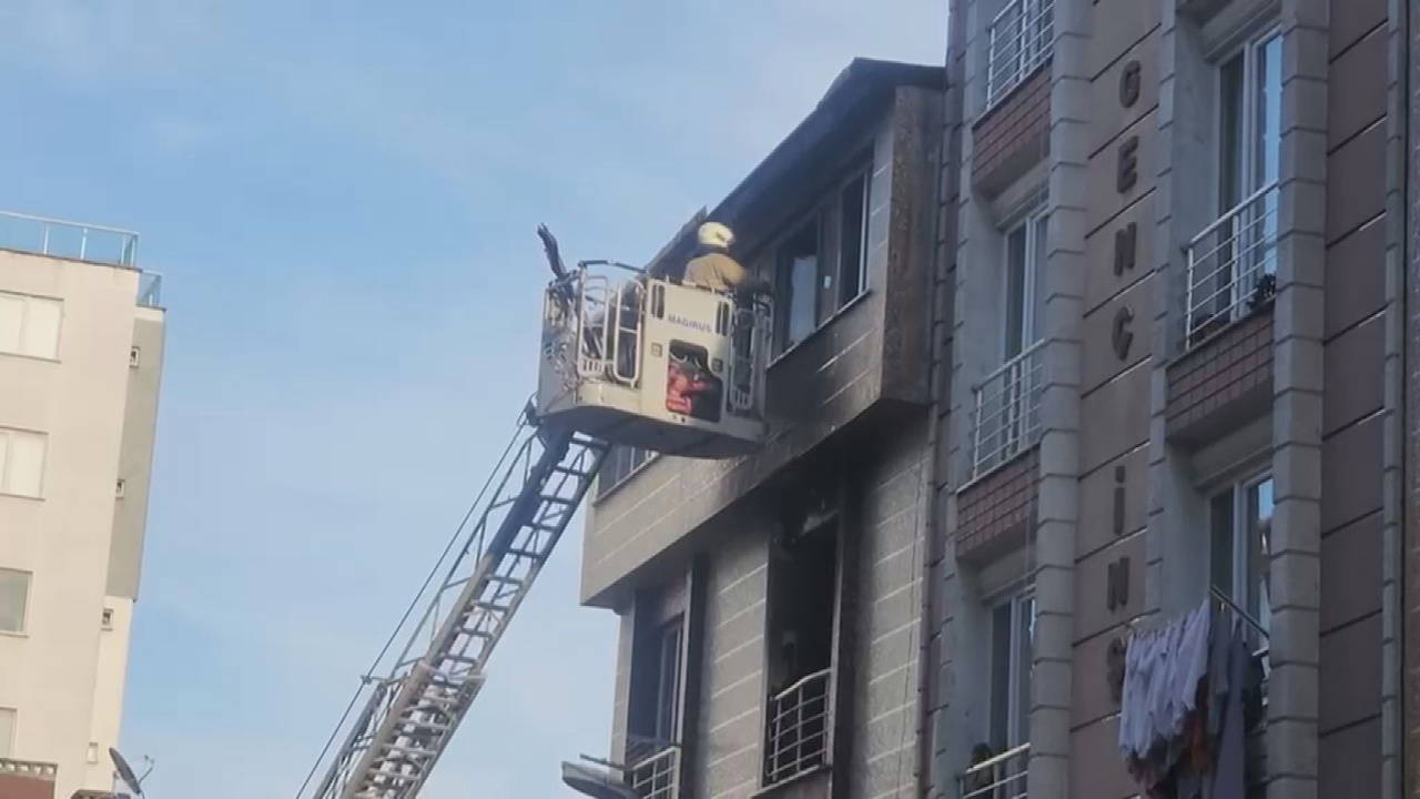 5 katlı binada korkutan yangın: 5 kişi mahsur kaldı
