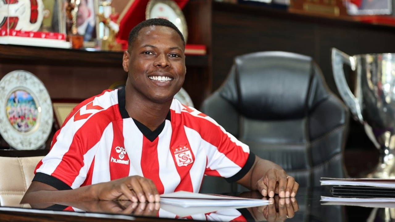 Sivasspor'da kriz: 'İzinsiz şekilde tesisleri terk etti'