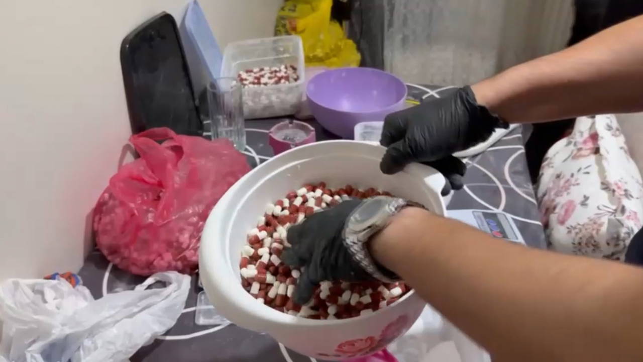 Kağıthane'de 'uyuşturucu' operasyonu: Eşi uyuşturucu satışından tutuklanan kadın, aynı suçtan tutuklandı!