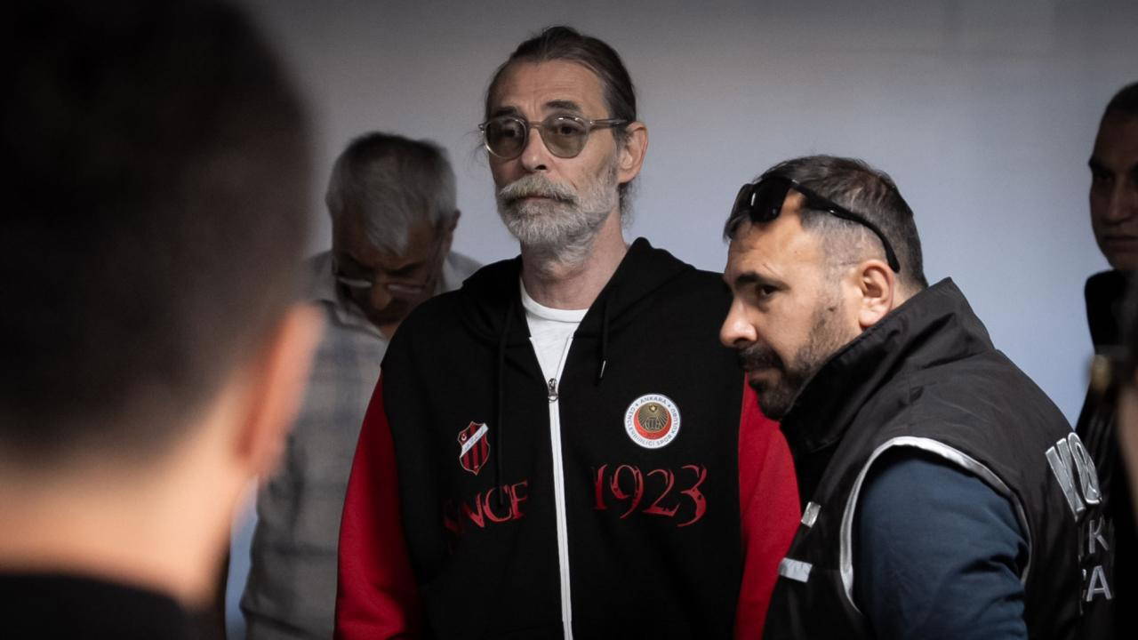 Etimesgut Belediyesi'ne operasyon: Belediye Başkanı Erdal Beşikçioğlu da aralarında 55 kişi adliyeye sevk edildi