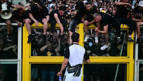 Torino-Juventus derbisinde skandal: 1 taraftar ağır yaralandı
