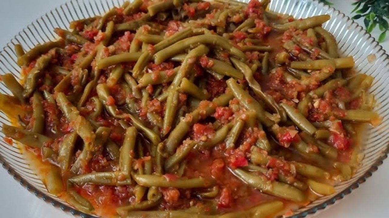 Akdeniz mutfağının sade yıldızı: Zeytinyağlı börülce tarifi