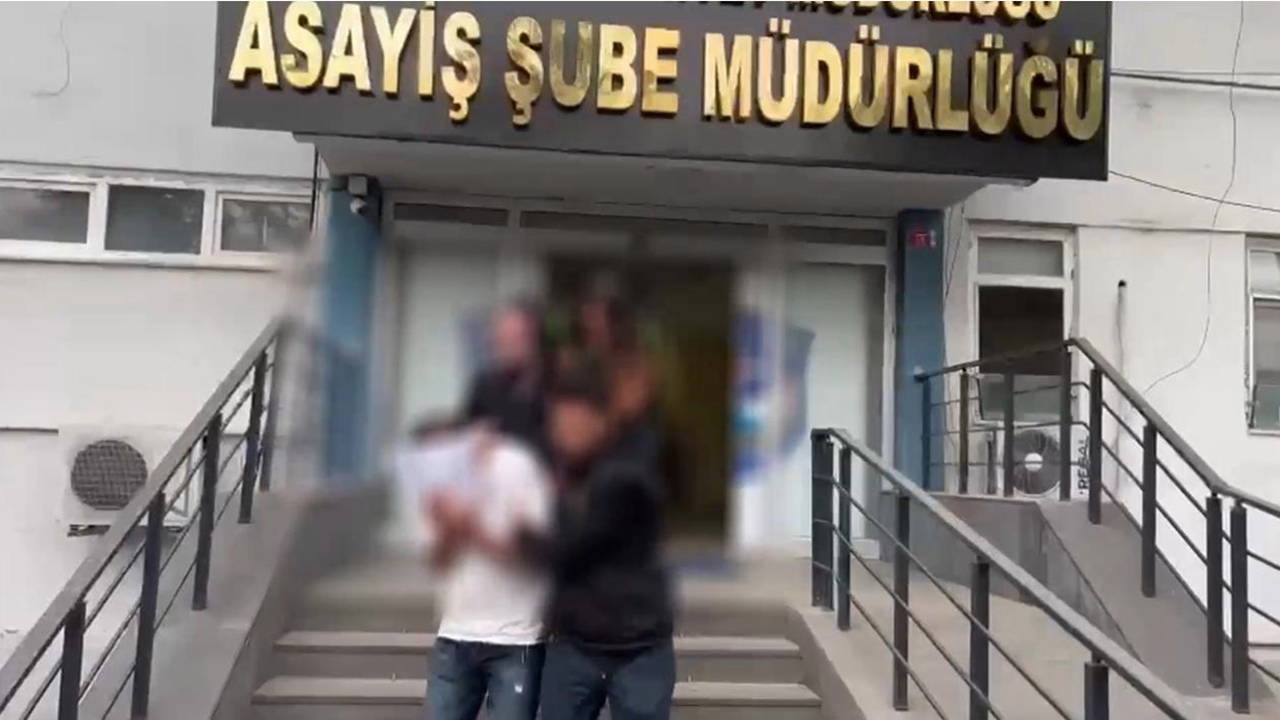 ATM’lerde işlem yapmakta zorlananları yardım bahanesiyle dolandırdılar