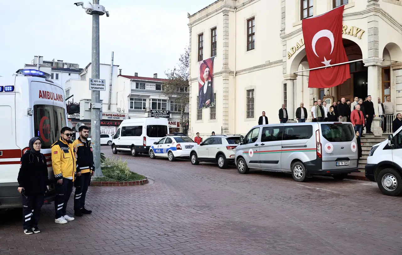 81 ilde saat 9'u 5 geçe hayat durdu... Sonsuz minnet, sonsuz sevgi: Türkiye Ata'sını özlemle andı