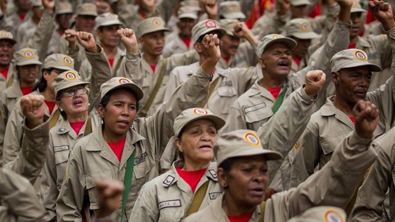 Maduro çağrı yaptı, yüzlerce kişi katıldı!