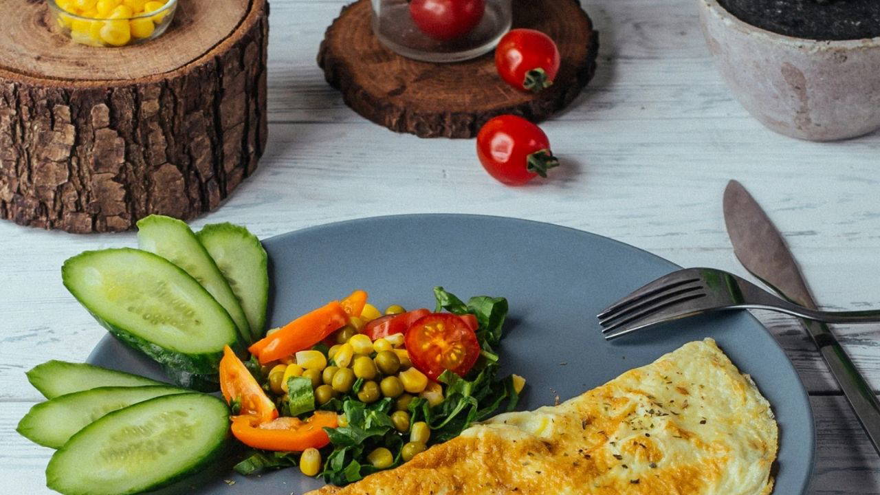 Güne hafif başlamak isteyenlere: Yulaflı fit omlet tarifi