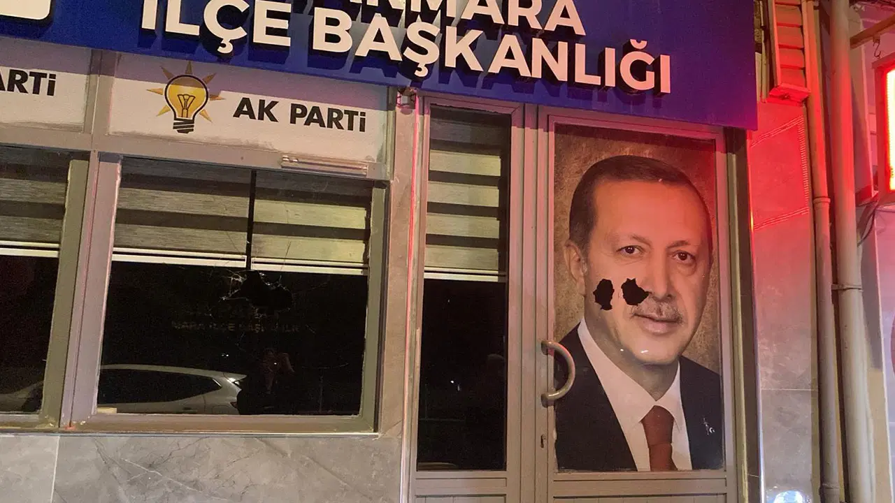 AKP Marmara İlçe Başkanlığı binasına taşlı saldırı
