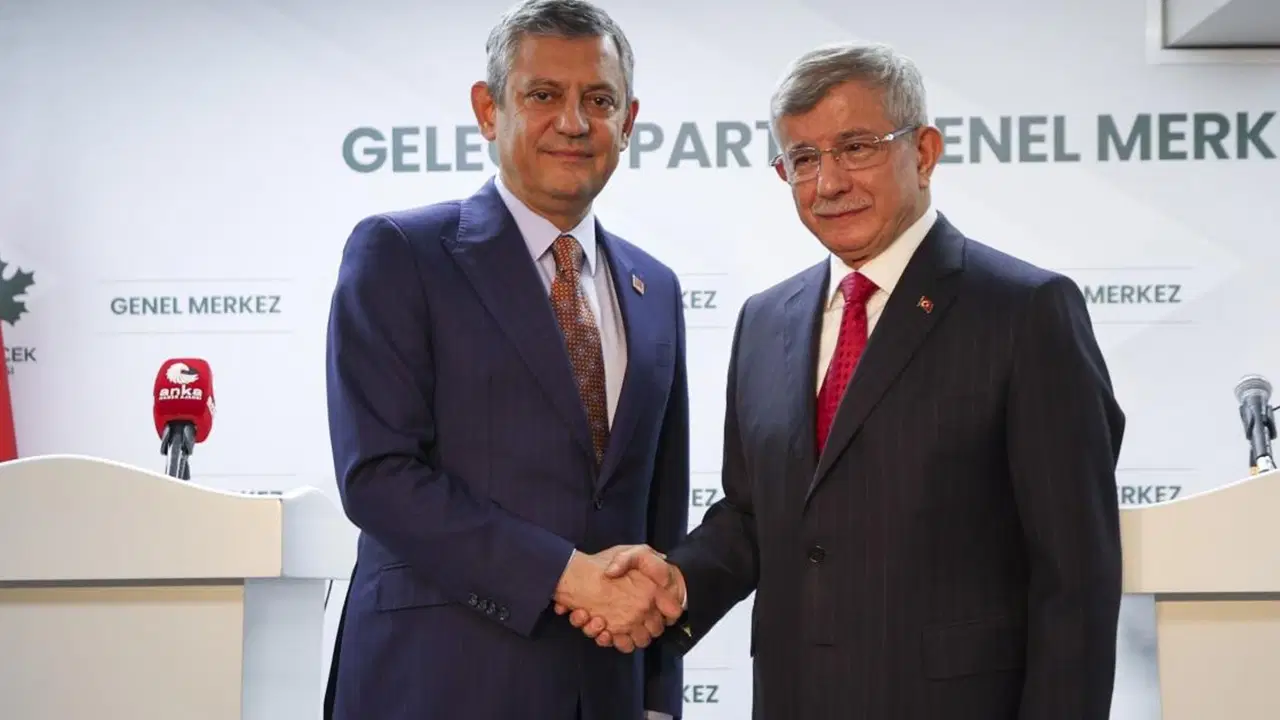 Özgür Özel, Ahmet Davutoğlu ile telefonda görüştü