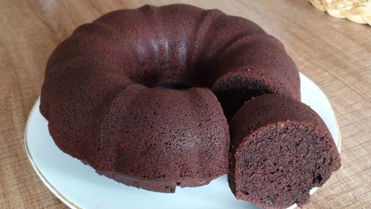 Evlerin değişmeyen mis kokusu: Anne usulü kakaolu kek tarifi