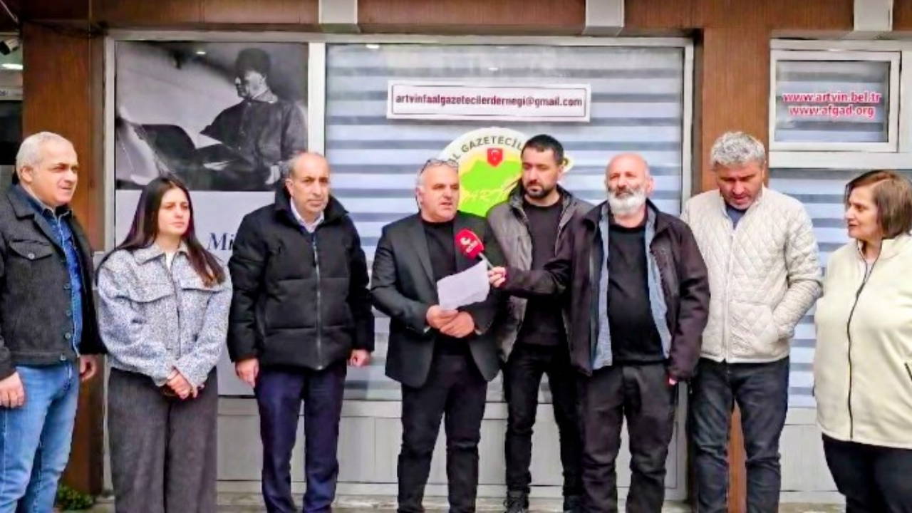 Artvinli gazeteciler İsmail Arı’nın tutuklanmasını protesto etti: İsmail Arı bir an önce serbest bırakılmalı