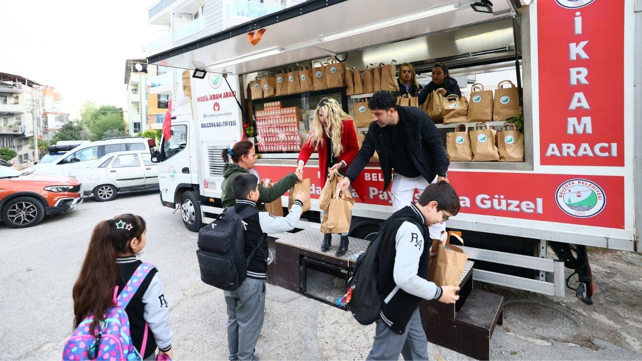 Balçova Belediyesi’nden öğrencilere beslenme desteği